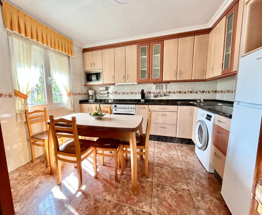 La Casa De La Buganvilla Gijon Bagian luar foto