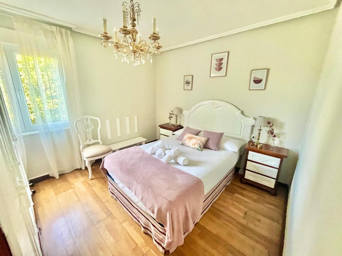 La Casa De La Buganvilla Gijon Bagian luar foto