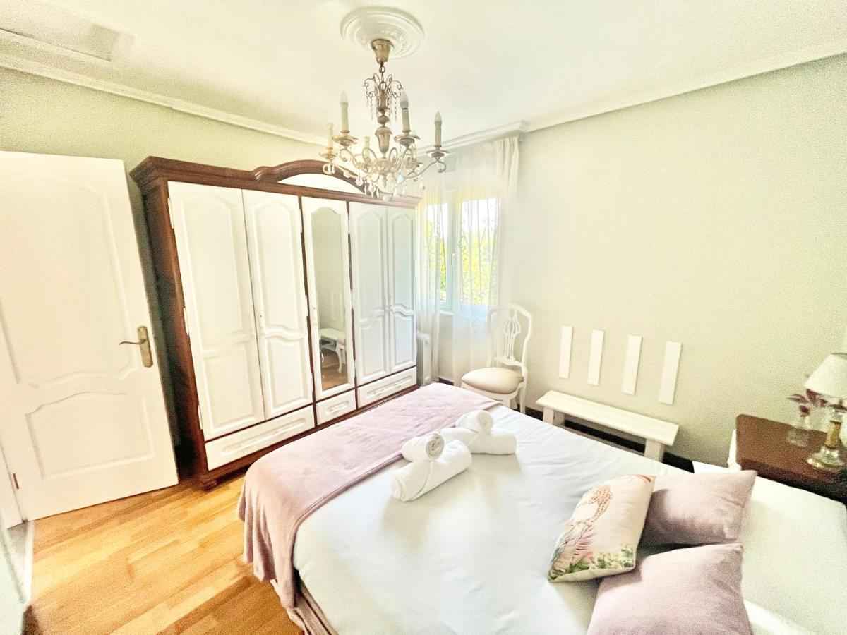 La Casa De La Buganvilla Gijon Bagian luar foto